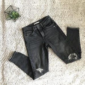 Levi 721 High Rise Skinny Dark Grey busted knee